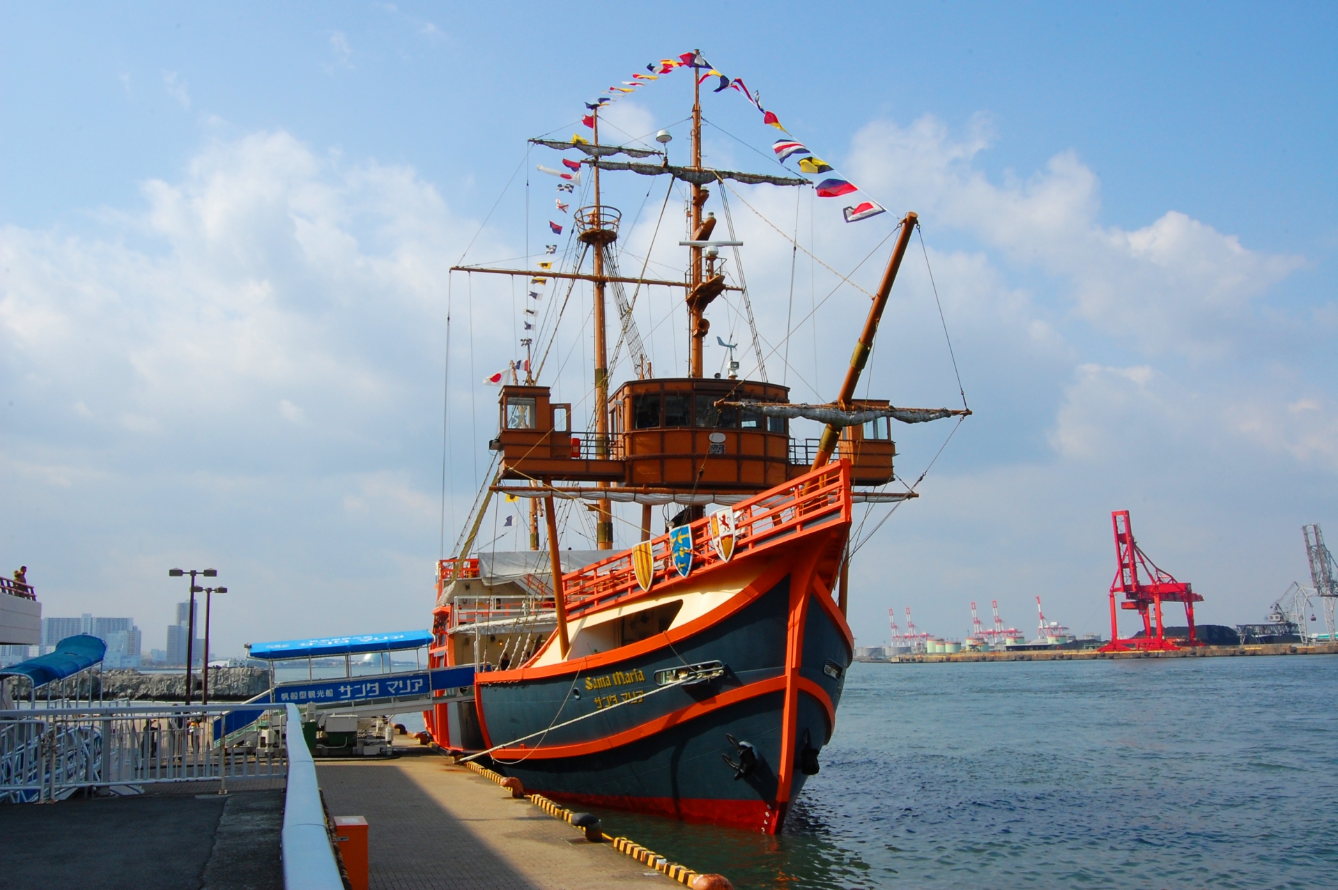 大阪港帆船型観光船サンタマリア